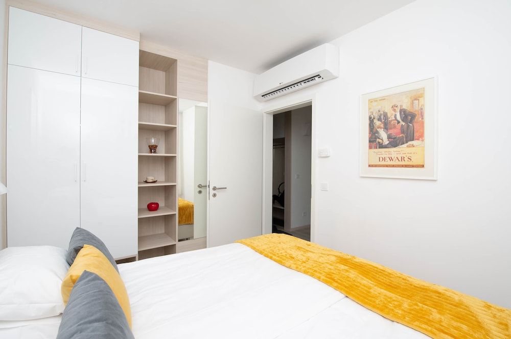 Elisabeth Downtown Apartments by FirstHost Superior Family Apartment with Balcony 3