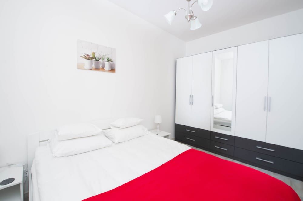 Elisabeth Downtown Apartments by FirstHost Superior Family Apartment with Balcony 6