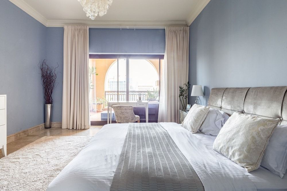 undefined Deluxe 1BR in Fairmont South W/ Huge Balcony & Beach Club Membership! 2