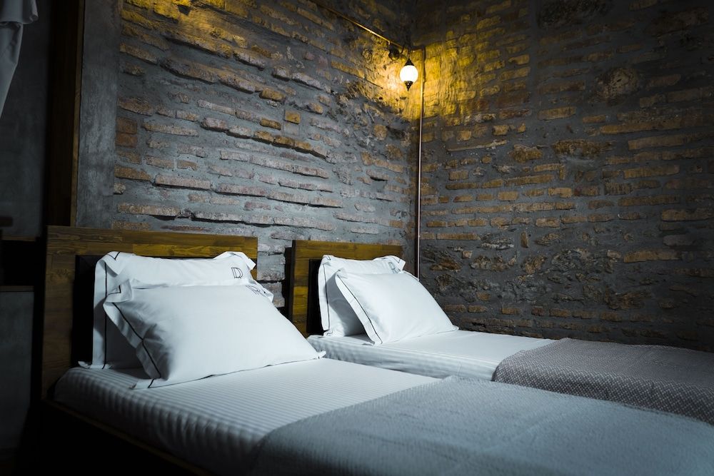 undefined Reu de Hotel 4