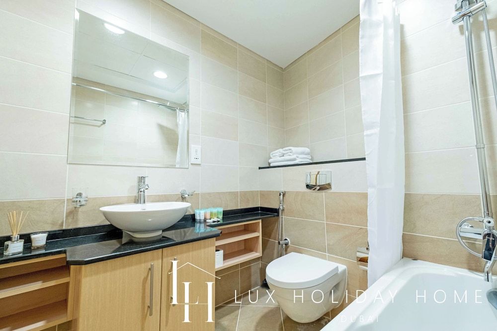 LUX The Sky View Suite Dubai Marina Deluxe Apartment 7