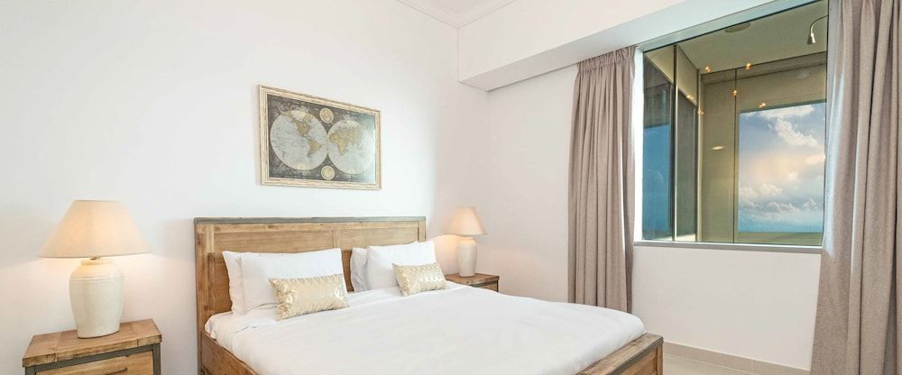 LUX The Sky View Suite Dubai Marina Deluxe Apartment 3
