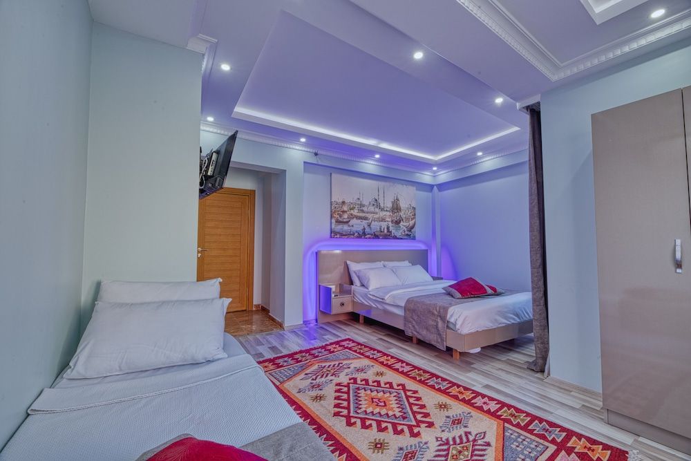 Garth of Balat Hotel Deluxe Triple Room 2