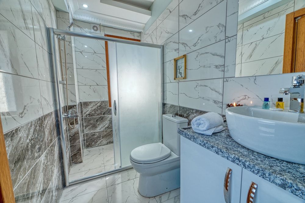 Garth of Balat Hotel Deluxe Quadruple Room 12