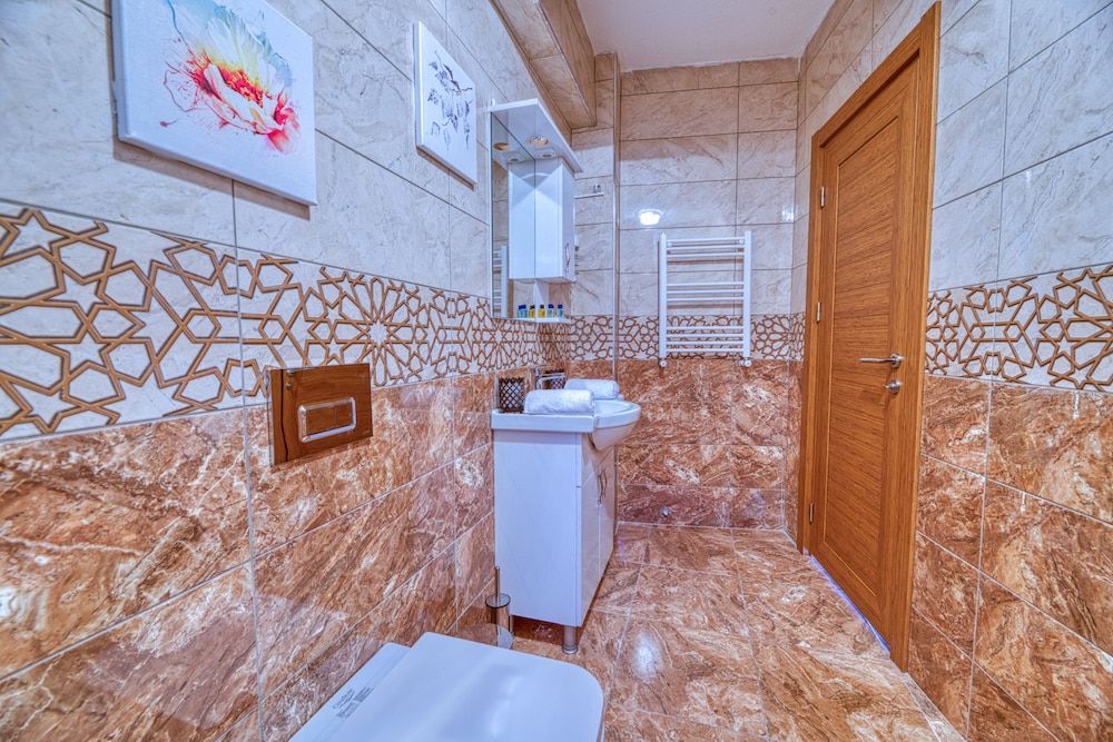 Garth of Balat Hotel Deluxe Triple Room 5