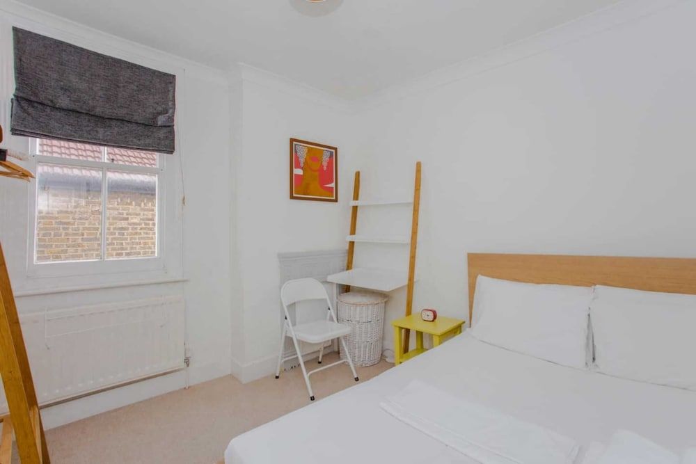 undefined Bright and Airy 3 Bedroom Maisonette in South London 6
