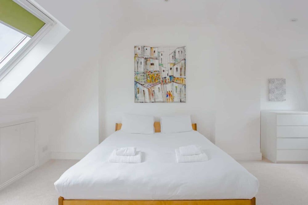 undefined Bright and Airy 3 Bedroom Maisonette in South London