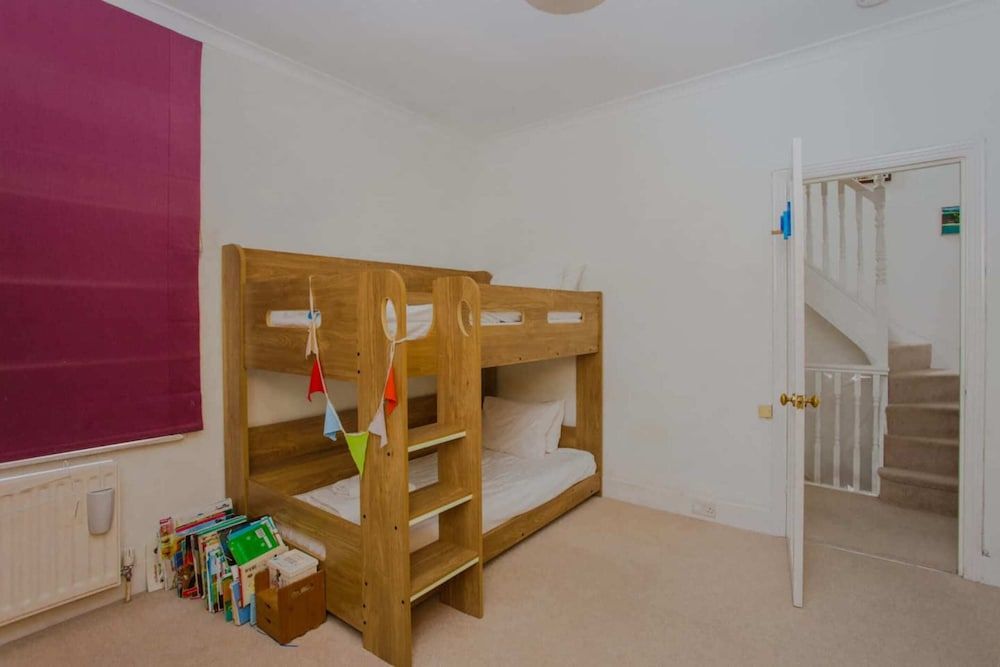 undefined Bright and Airy 3 Bedroom Maisonette in South London 5