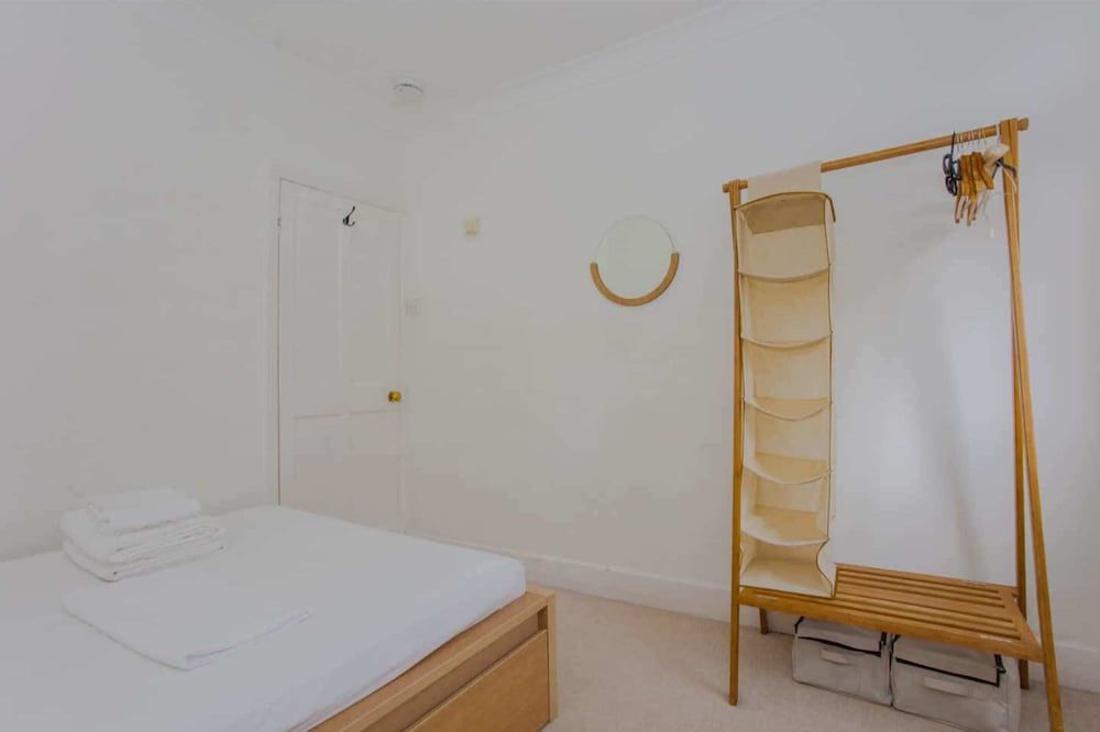 undefined Bright and Airy 3 Bedroom Maisonette in South London 10