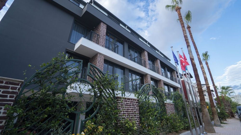 undefined Estera Hotels Silent 4