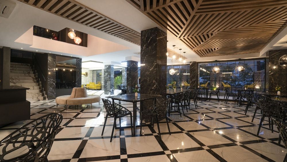 undefined Estera Hotels Silent 8