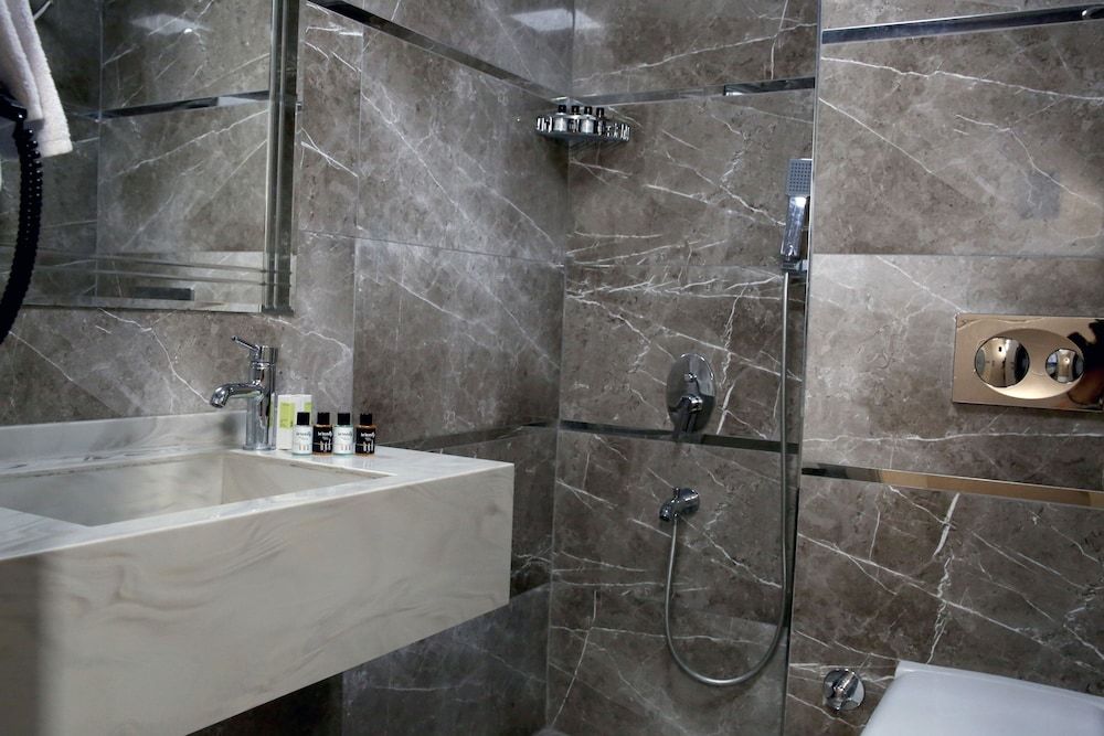 Grand Tower Hotel Classic Room 6