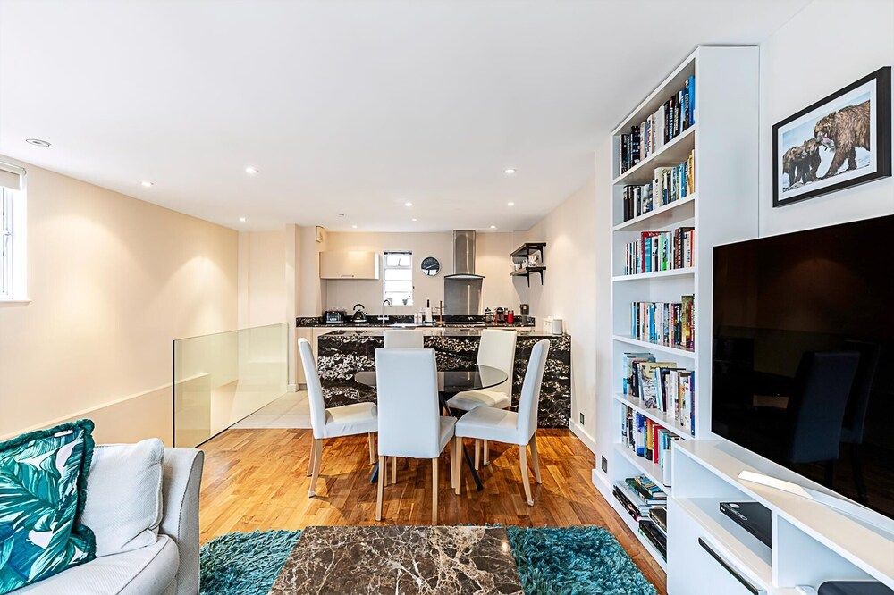 undefined Luxury and Modern Bayswater Apartment 5