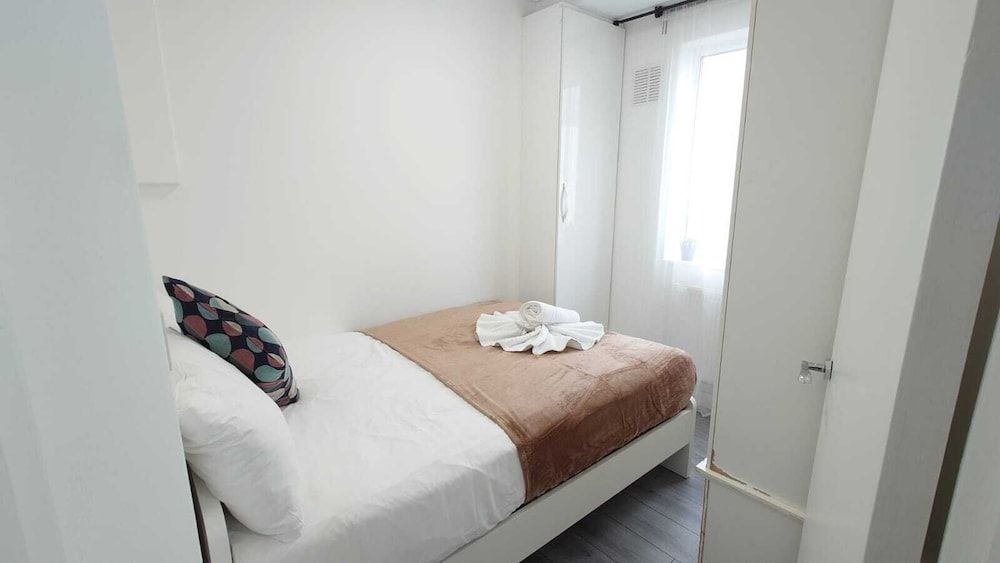Budget Apartment Next to Kings Cross - Eurostar Deluxe Apartment, Private Bathroom (4) 11