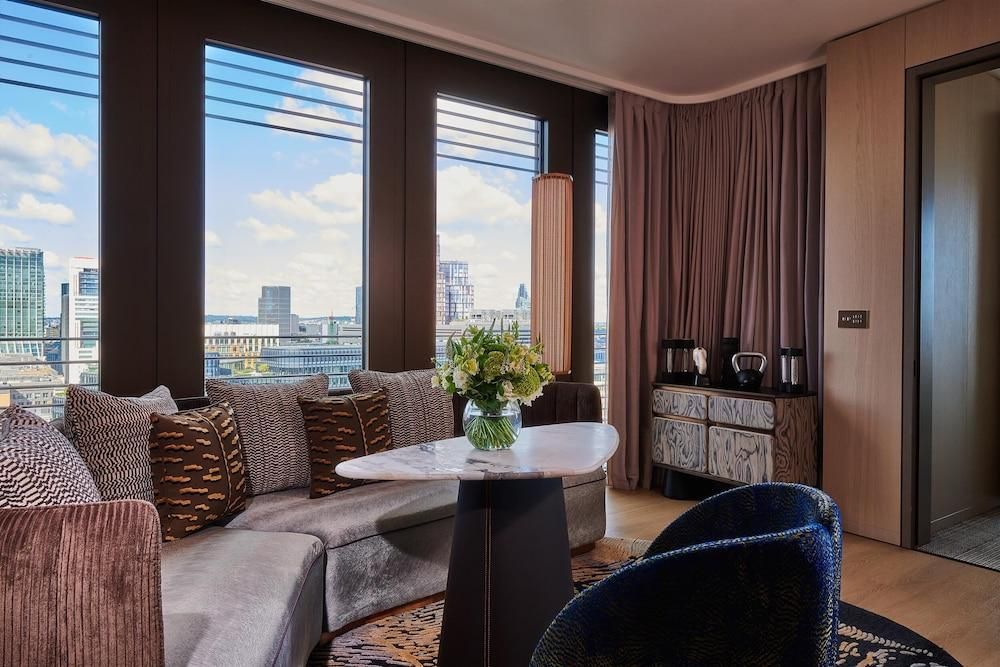 Devonshire Suite