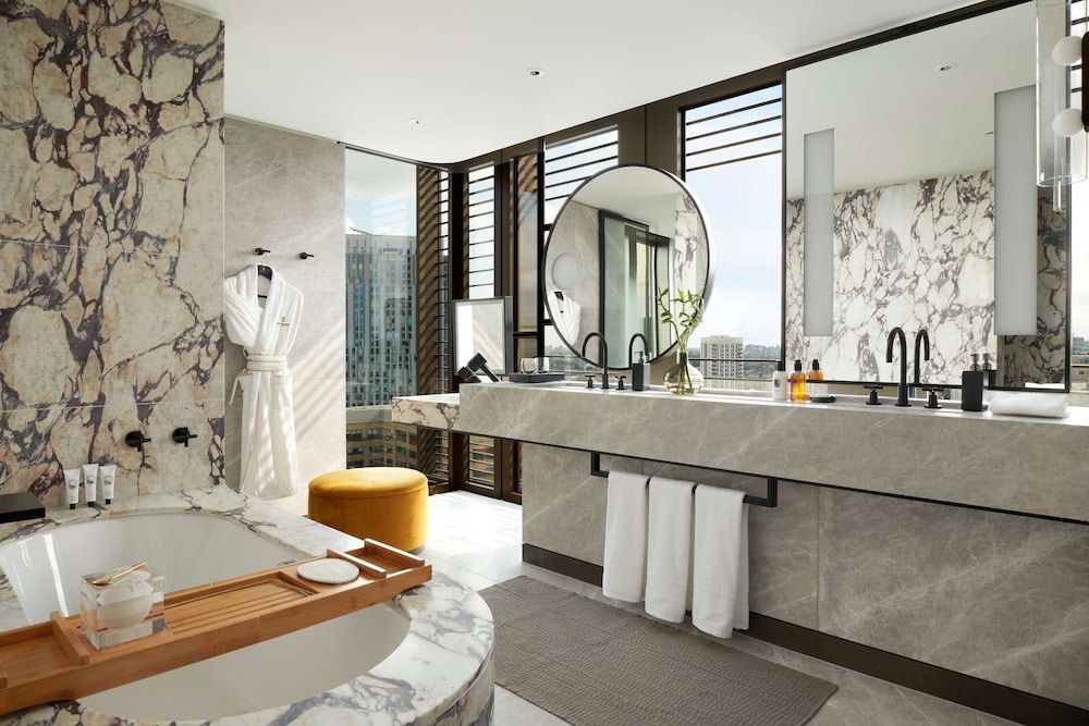 Suite (Pan Pacific)