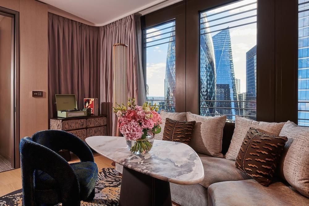 Walbrook City View Suite