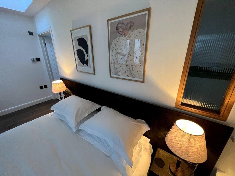 undefined Design Led 1 bed in Cosmopolitan Queens Park 2