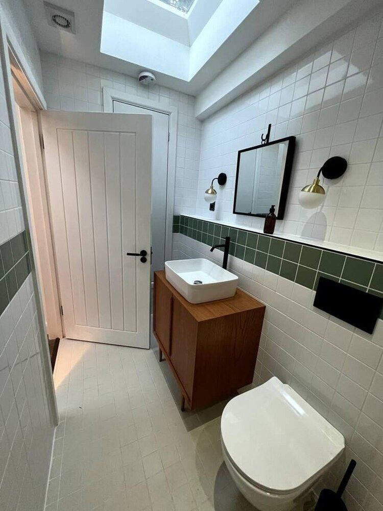 undefined Design Led 1 bed in Cosmopolitan Queens Park 8