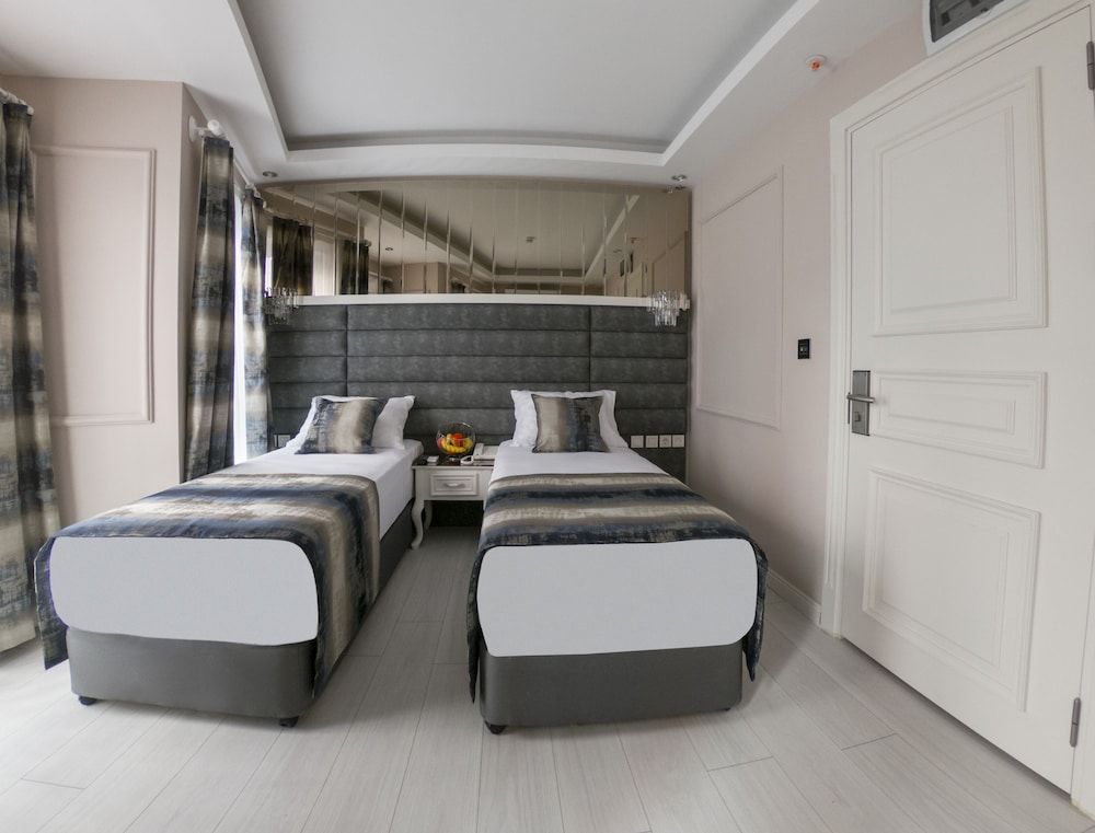 undefined Crowned Hotel