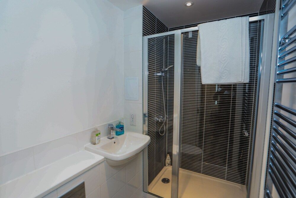 Dreams Apartments 2 Bed Business Apartment 13