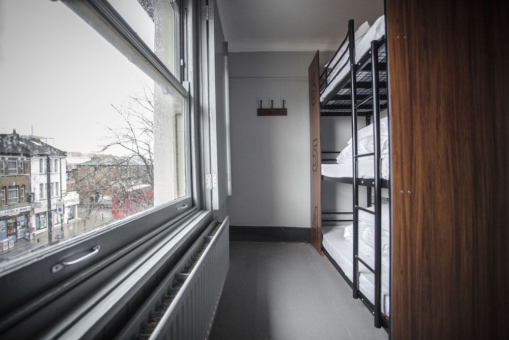 PubLove @ The Crown, Battersea - Hostel Triple Room with Shared Bathroom 3