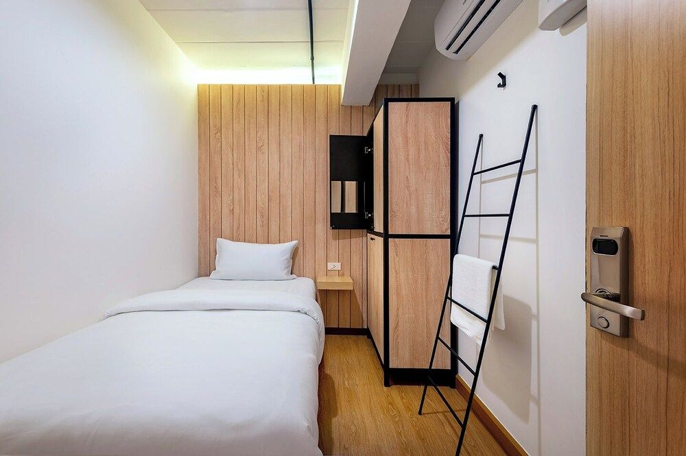 undefined Siam Subway Hostel and Café 9