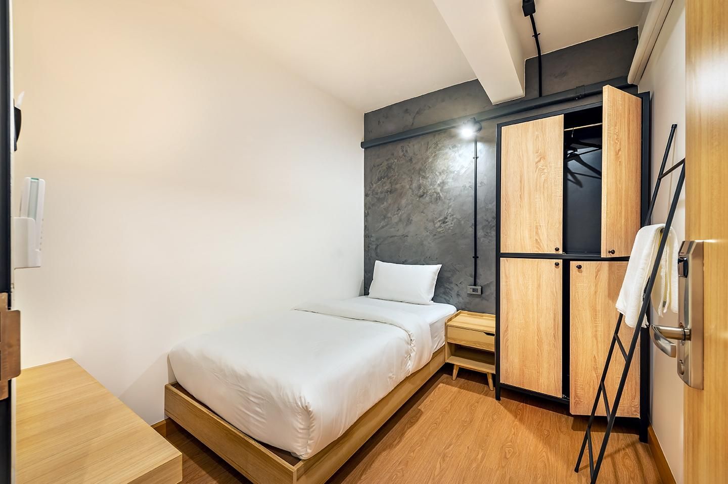 undefined Siam Subway Hostel and Café 7