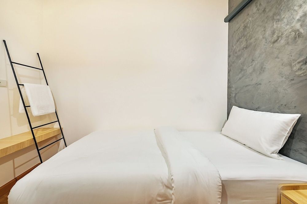 undefined Siam Subway Hostel and Café 5