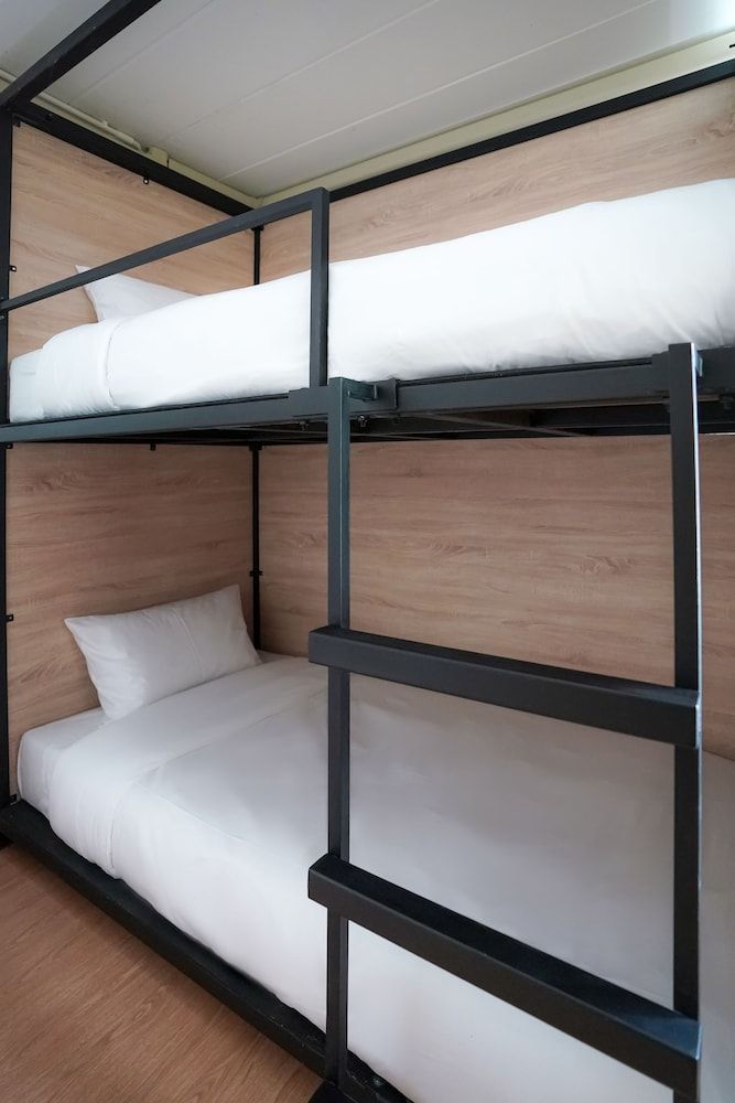 undefined Siam Subway Hostel and Café 4