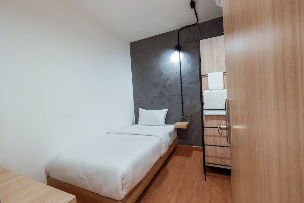 undefined Siam Subway Hostel and Café 5