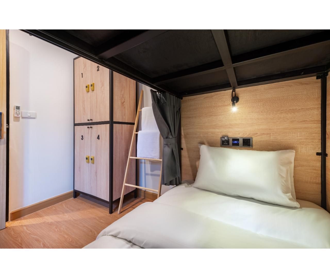 undefined Siam Subway Hostel and Café 3