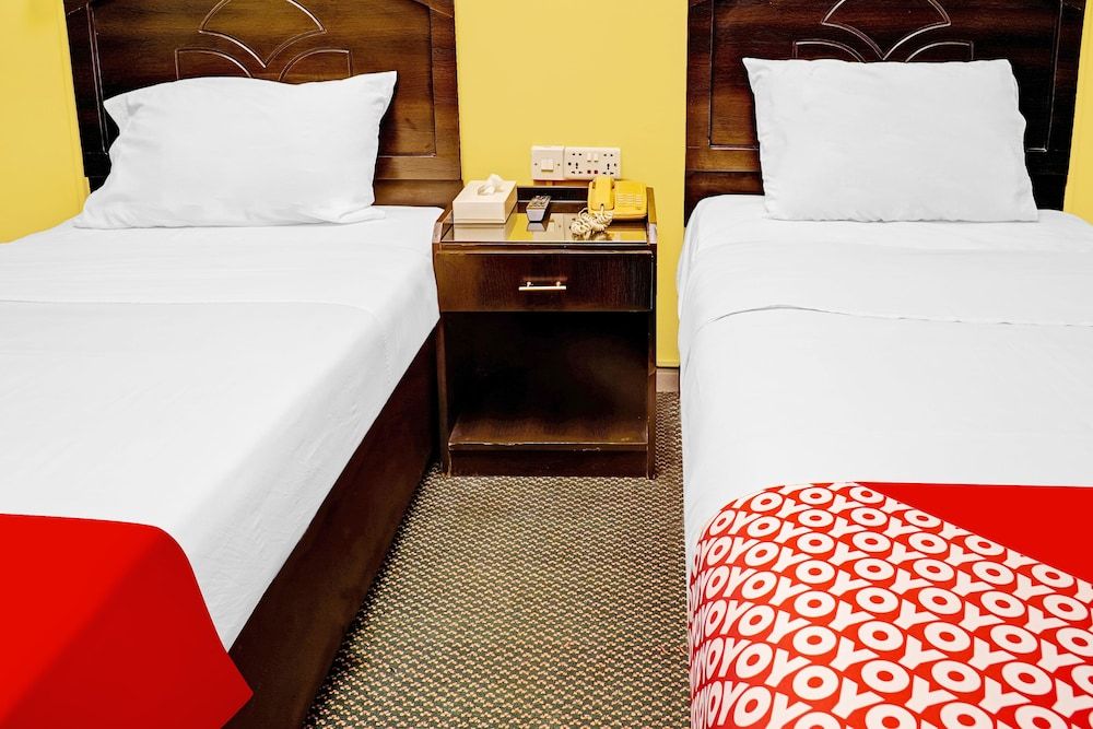 Super OYO 800 Moon Creek Hotel Standard Twin Room 4