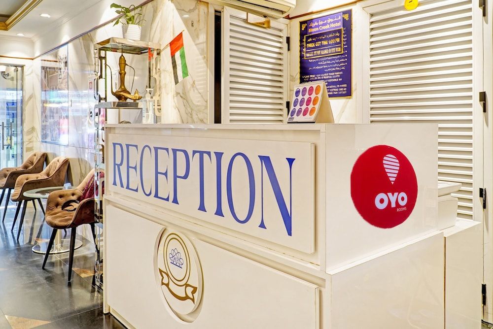Super OYO 800 Moon Creek Hotel