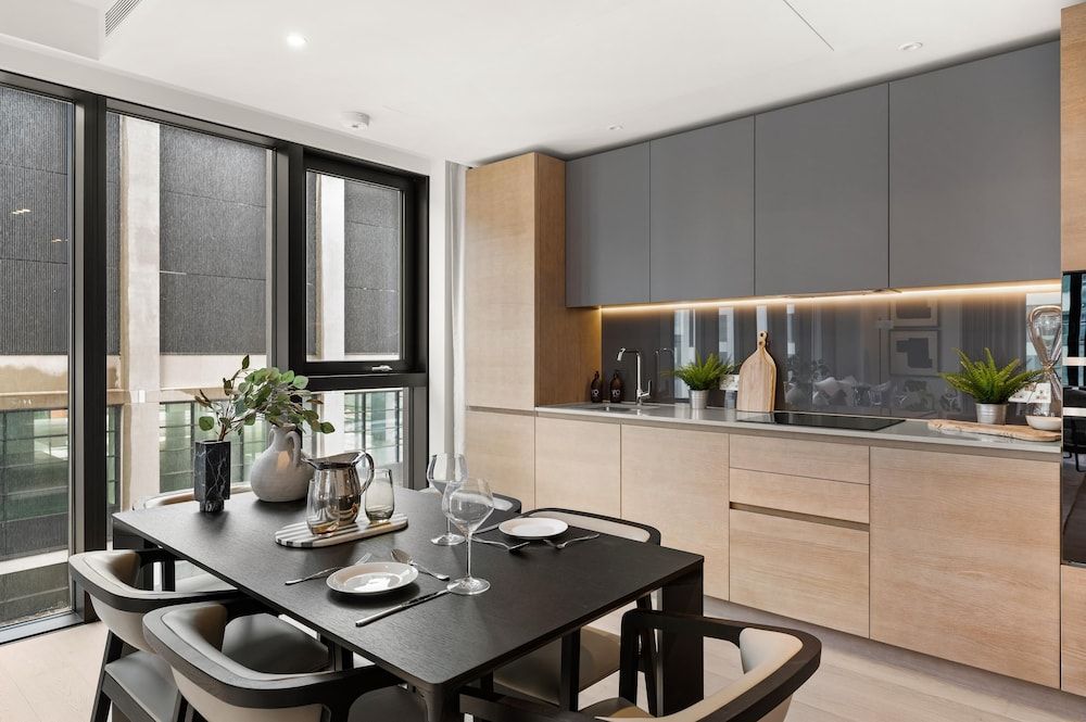 undefined Stylish two Bedroom Apartment With River Views in Docklands 9