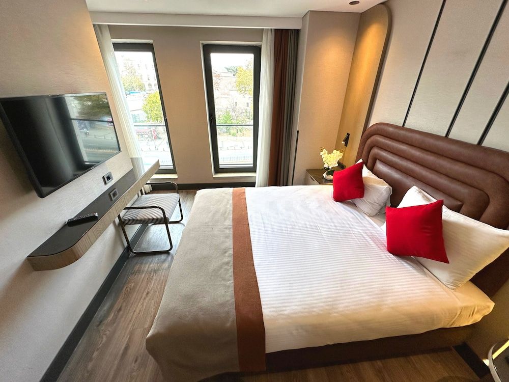 Edition Old City Hotel Standard Double Room 10