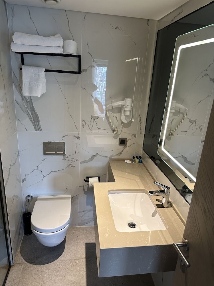 Edition Old City Hotel Standard Double Room 11