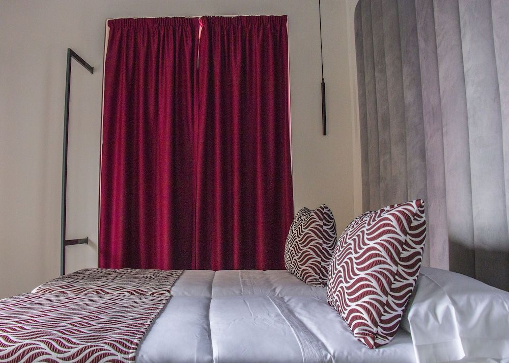 Hostal Juliette & Coworking Basic Twin Room, Private Bathroom (D2C) 8