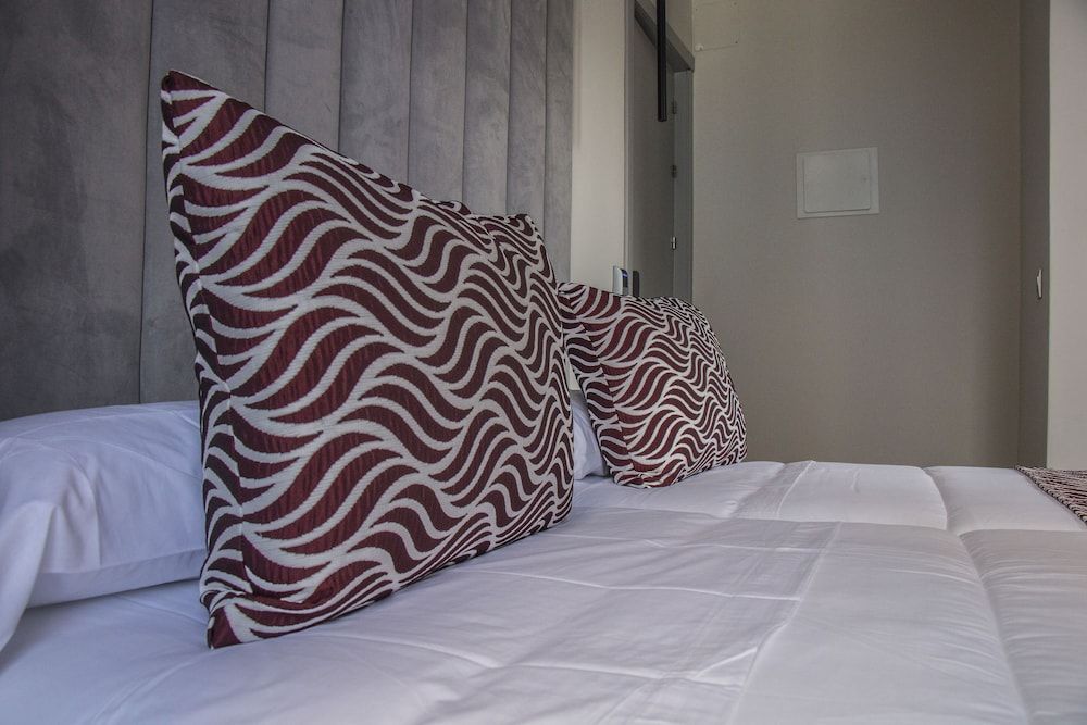 Hostal Juliette & Coworking Basic Twin Room, Private Bathroom (D2C) 4