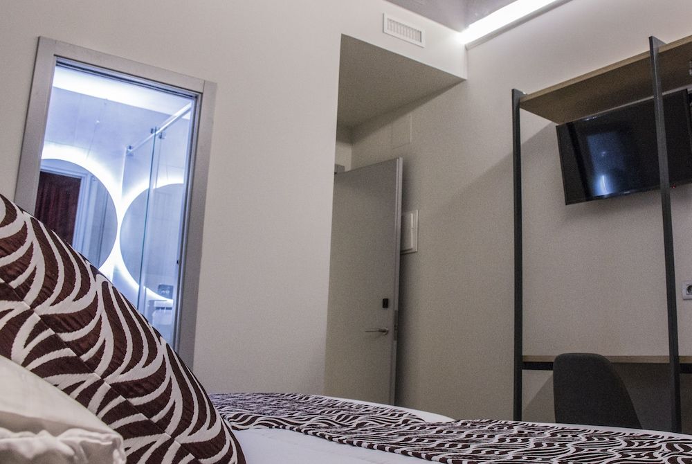 Hostal Juliette & Coworking Basic Twin Room, Private Bathroom (D2C) 10