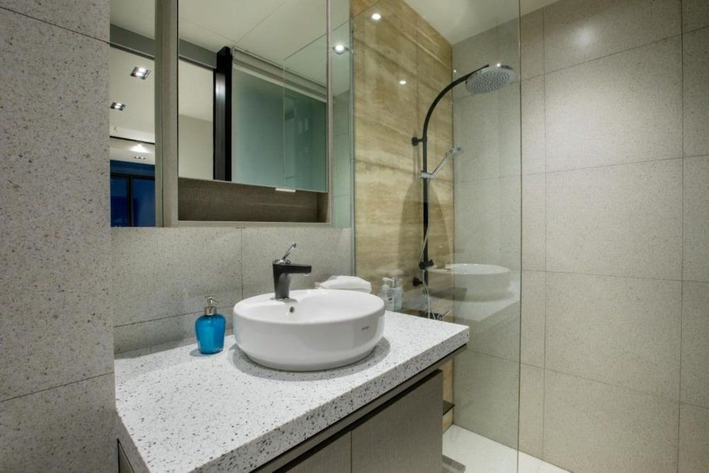 Expressionz Suites by iHost Global Deluxe King Suite, Garden View 5