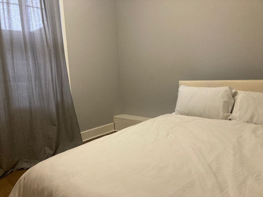 undefined Three Bed Two Bath Apartment in London 6