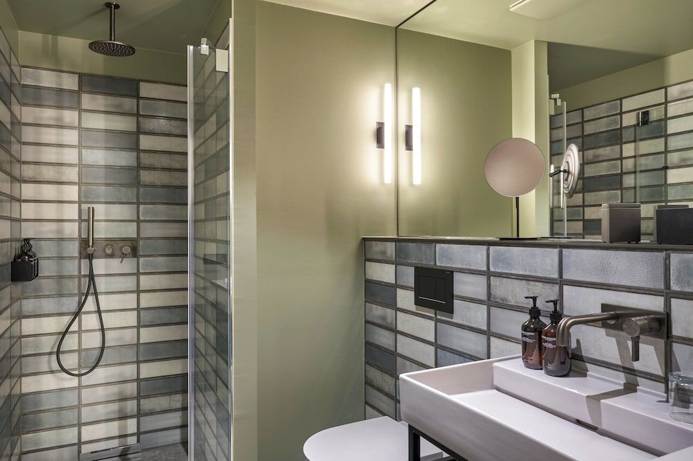 Gekko House, Frankfurt, a Tribute Portfolio Hotel Superior Room, 1 Queen Bed 3