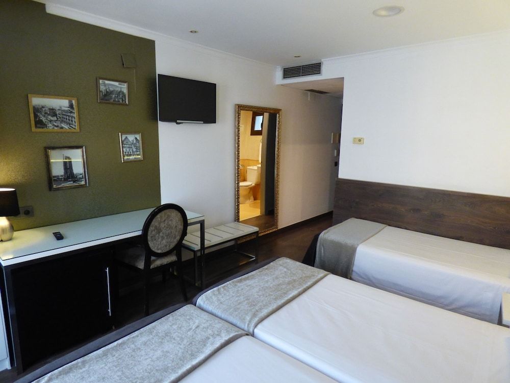 Hotel Moderno Barcelona Panoramic Triple Room 3