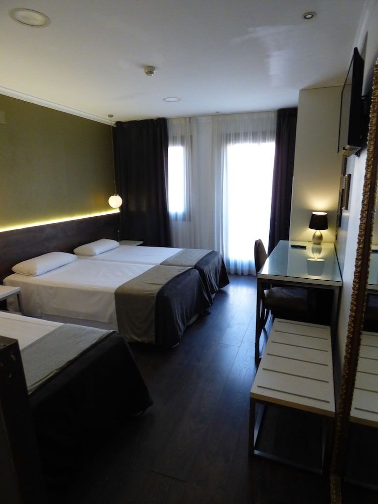 Hotel Moderno Barcelona Panoramic Triple Room 2