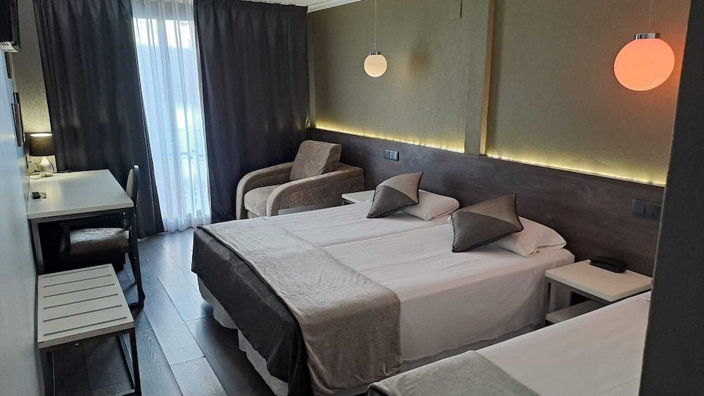 Hotel Moderno Barcelona Panoramic Triple Room 12