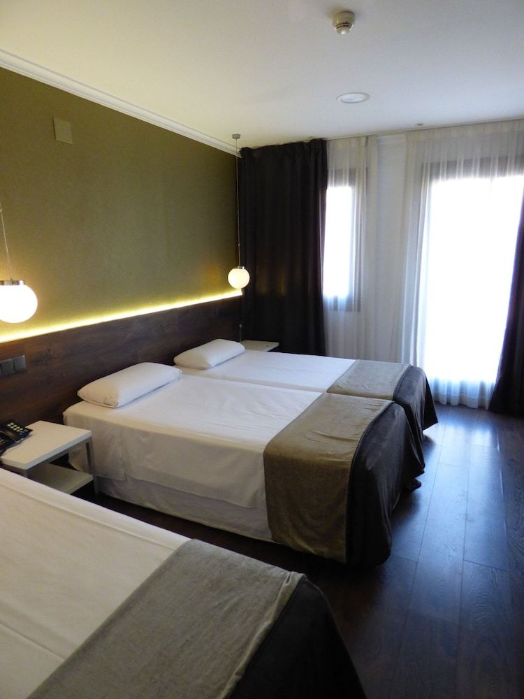 Hotel Moderno Barcelona Panoramic Triple Room 5