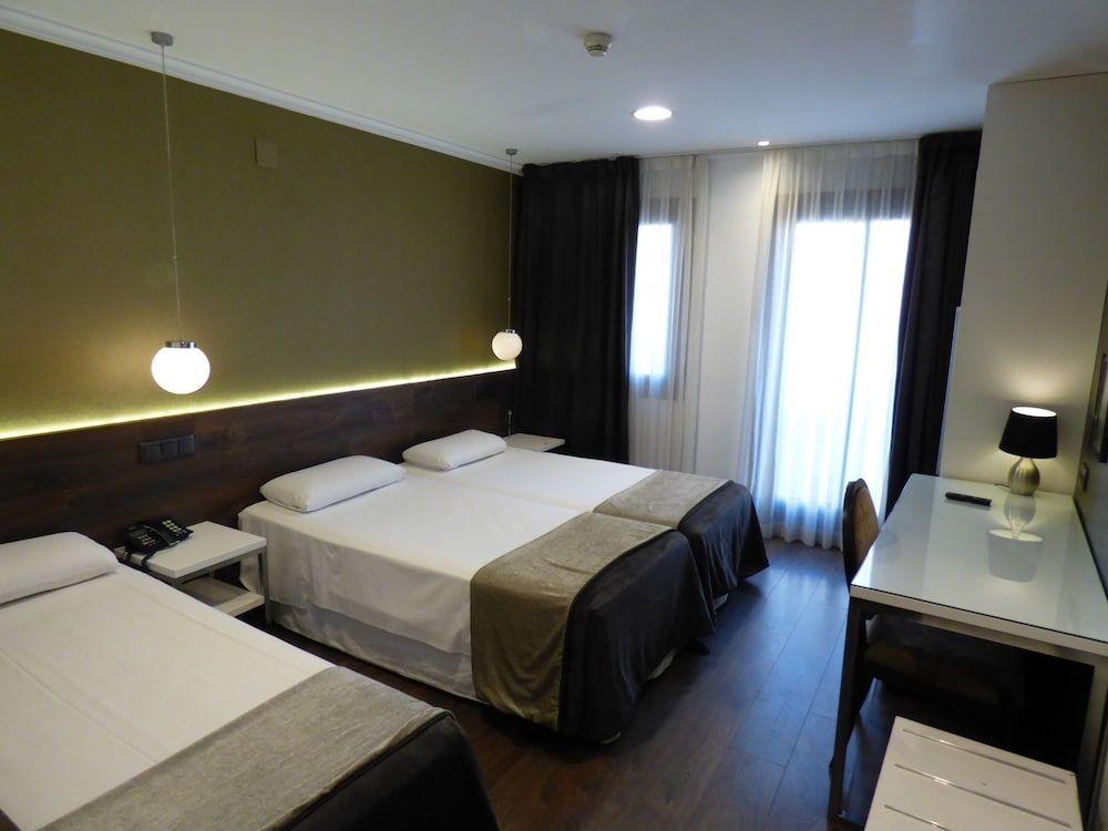 Hotel Moderno Barcelona Panoramic Triple Room 14