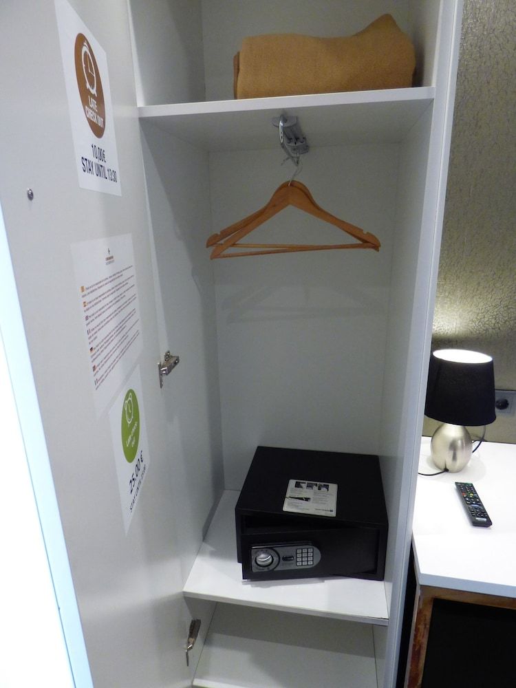 Hotel Moderno Barcelona Panoramic Triple Room 19