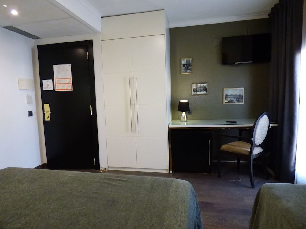 Hotel Moderno Barcelona Panoramic Triple Room 20